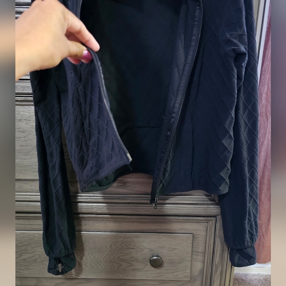 Lululemon jacket - Picture 11 of 12